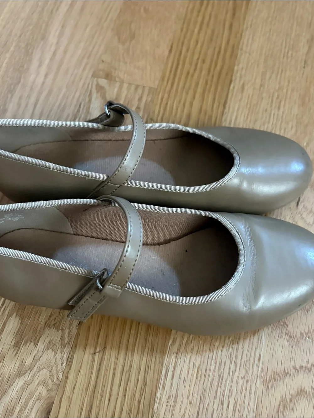 Spotlight Taupe Tan Tap Dance Shoes Sz 1 Kids Girls